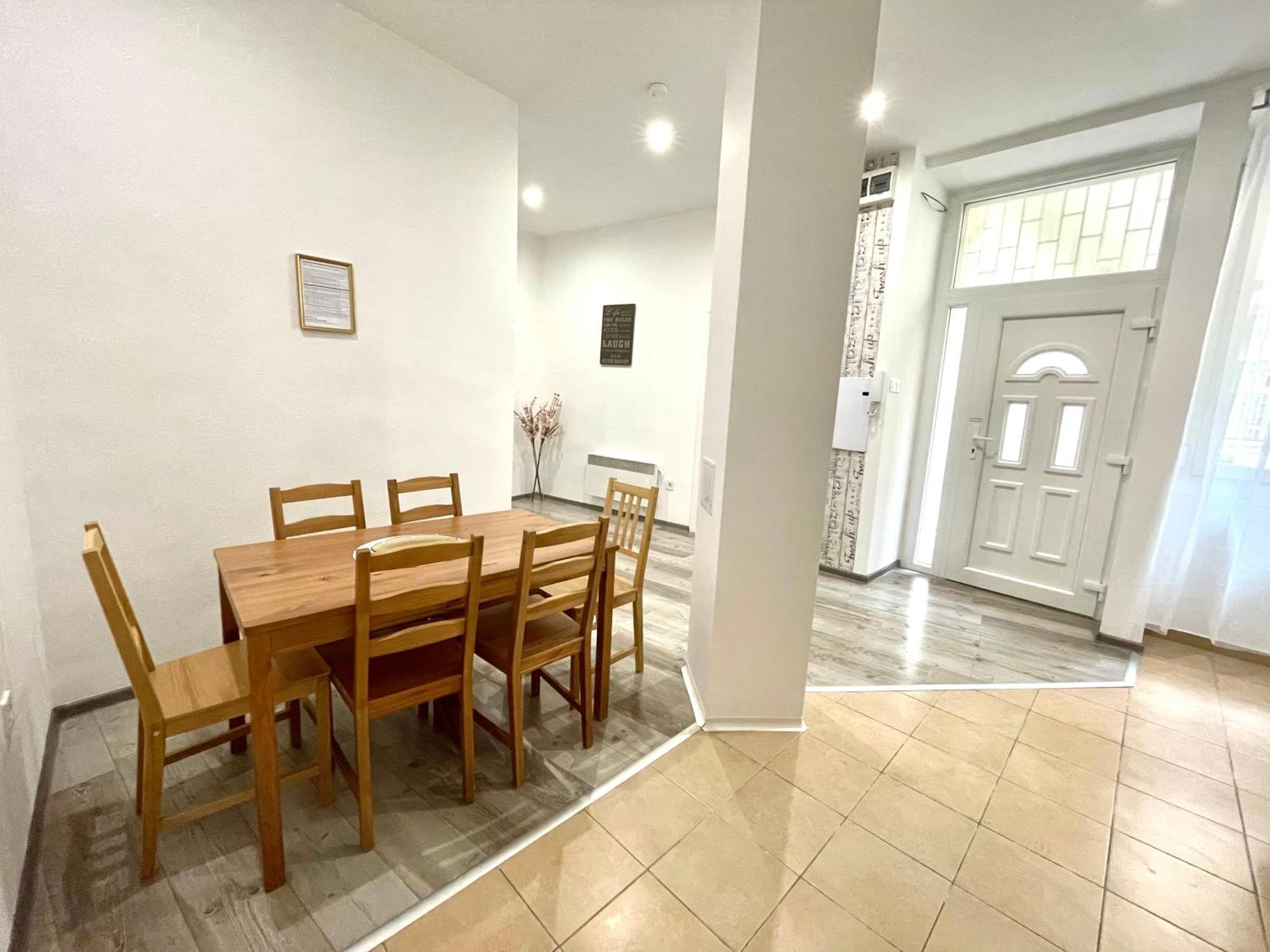 בודפשט Relax Home With 2 Bedroom, 2 Bathroom For 6 People In The City Centre Free Coffee מראה חיצוני תמונה